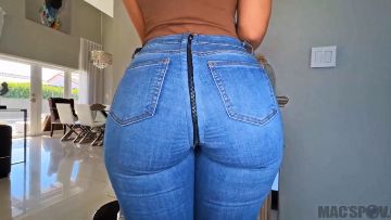 PAWG Delivery Girl Kelsi Monroe