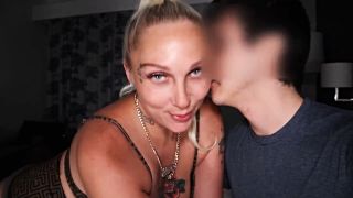 Lucky guy fucks sexy PAWG